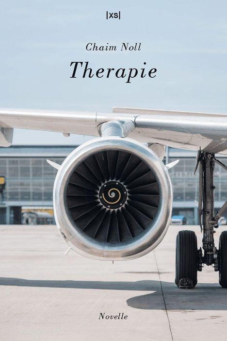 Text: "|xs| Chaim Noll Therapie Novelle". Ein Flugzeugtriebwerk auf einem Rollfeld, Hintergrund mit Gebäude.