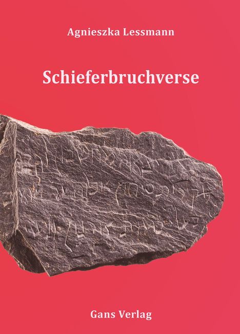 Text: "Agnieszka Lessmann, Schieferbruchverse, Gans Verlag". Hintergrund rot, in der Mitte eine große Schieferplatte.