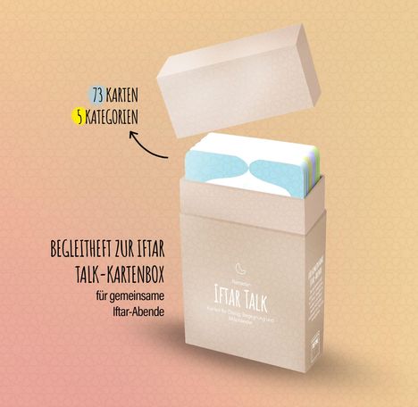 Begleitheft zur Iftar Talk-Kartenbox mit 73 Karten in 5 Kategorien; beige Box mit Karten und geöffnetem Deckel.