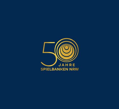 "50 Jahre Spielbanken NRW" in Gold auf dunkelblauem Hintergrund, mit einem stilisierten Kreisdesign als Logo.