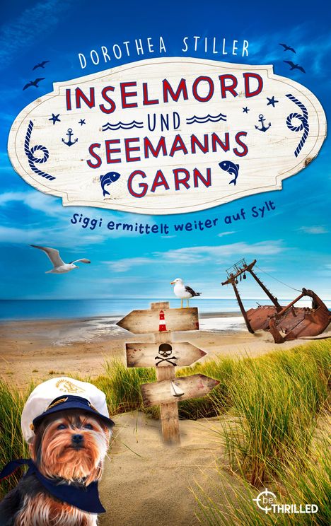 „Inselmord und Seemannsgarn“, „Siggi ermittelt weiter auf Sylt“. Ein Hund mit Mütze vor einem Strand mit Schildern und Möwen.