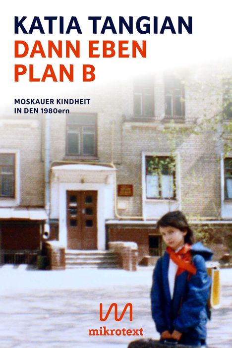 Text: "KATIA TANGIAN DANN EBEN PLAN B MOSKAUER KINDHEIT IN DEN 1980ern mikrotext".  
Ein Kind vor einem Gebäude.