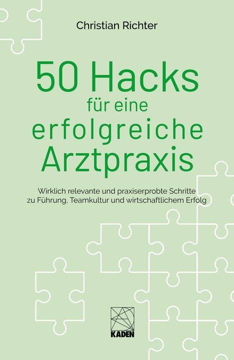Text: „50 Hacks für eine erfolgreiche Arztpraxis“ auf hellgrünem Hintergrund mit weißen Puzzleteilen. Logo "Kaden".