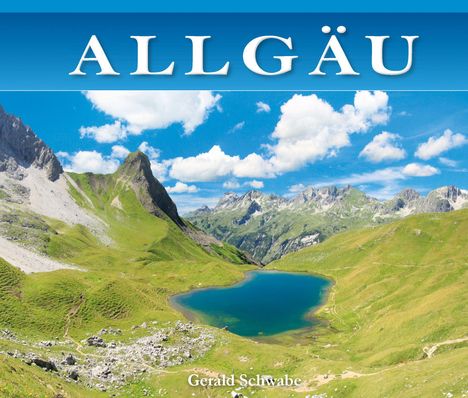 Text: "ALLGÄU", "Gerald Schwabe". Eine beeindruckende Berglandschaft mit einem klaren blauen See und strahlend blauem Himmel.