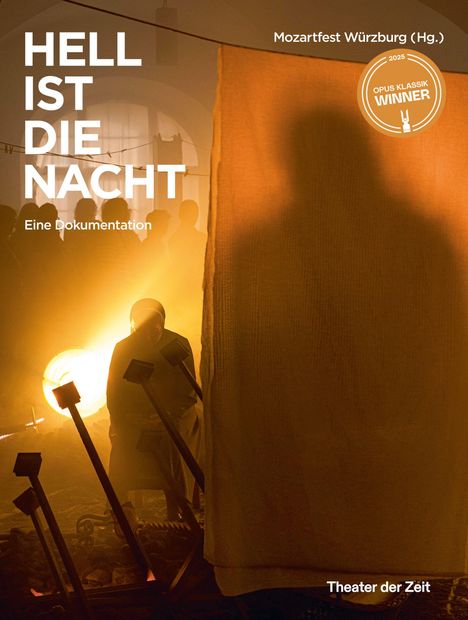 Text: "HELL IST DIE NACHT", "Mozartfest Würzburg (Hg.)", "Theater der Zeit", "Eine Dokumentation", "OPUS KLASSIK WINNER 2023".  
Hintergrund: Schatten und helle Lichtquelle.