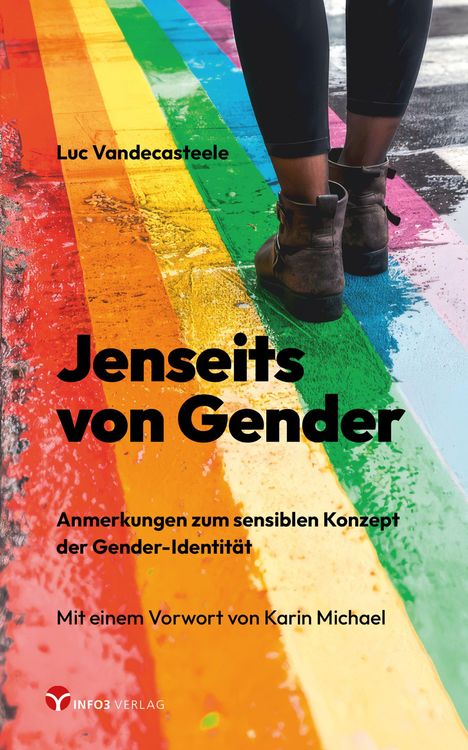 "Jenseits von Gender" von Luc Vandecasteele. Regenbogenfarben auf einem Gehweg, jemand steht darauf in Schuhen.