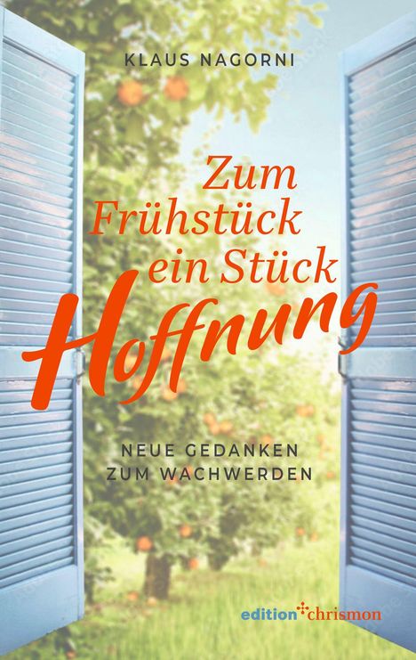 Text: „Zum Frühstück ein Stück Hoffnung. Neue Gedanken zum Wachwerden.“ Geöffnete Fensterläden mit Blick auf blühenden Garten.