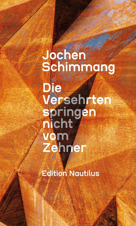Text: „Jochen Schimmang: Die Versehrten springen nicht vom Zehner. Edition Nautilus“. Hintergrund: Rostiges Metall.