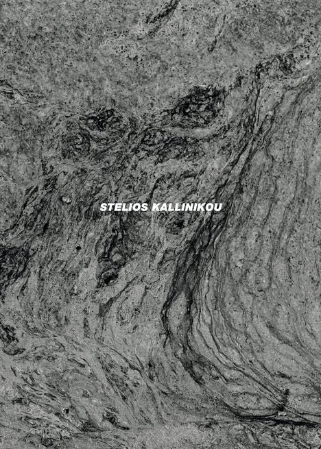 Text: "STELIOS KALLINIKOU". Hintergrund aus grauer, marmorierter Textur mit dunklen, fließenden Linien.