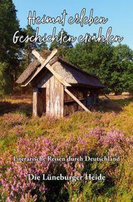 Text: "Heimat erleben, Geschichten erzählen. Literarische Reisen durch Deutschland. Die Lüneburger Heide."   
Beschreibung: Hütte in einer blühenden Heidelandschaft.