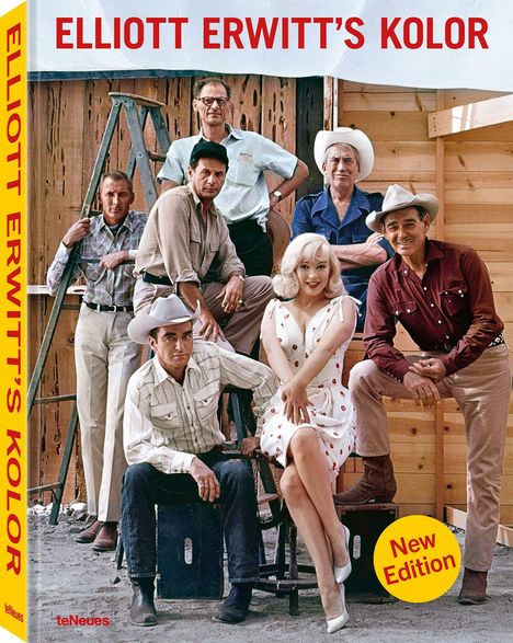 "Elliott Erwitt's Kolor. New Edition." zeigt eine Gruppe von sieben Personen in Cowboy-Outfits, eine Frau in einem weißen Kleid.