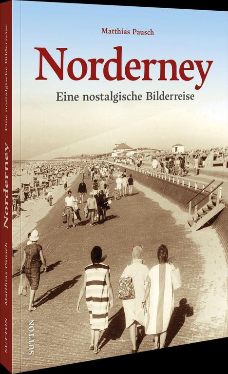 Text: "Matthias Pausch Norderney Eine nostalgische Bilderreise". Schwarz-Weiß-Foto von Menschen auf einer Strandpromenade.