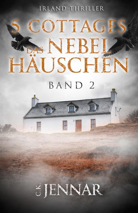 "5 Cottages - Das Nebelhäuschen. Band 2. C.K. Jennar." Zwei Krähen fliegen über ein nebliges Haus im Moor.
