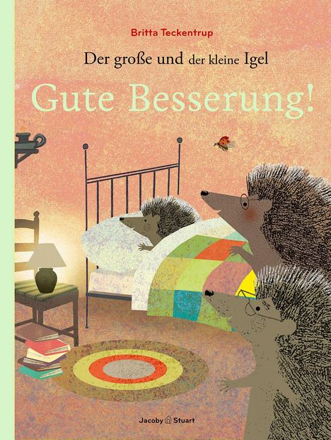 „Der große und der kleine Igel: Gute Besserung!“ ist in großen Buchstaben zu sehen. Zwei Igel, einer im Bett, ein anderer steht daneben, und es gibt bunte Decken, einen Tisch mit Büchern und eine Lampe.