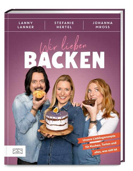 „Wir lieben BACKEN“. Drei Personen halten Kuchen und lachen. Text: „Unsere Lieblingsrezepte für Kuchen, Torten...“.