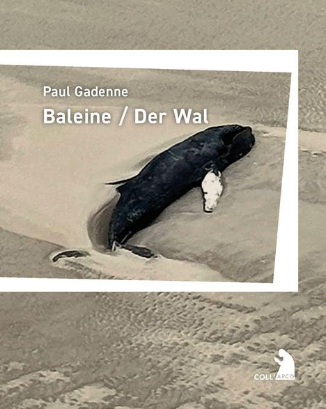Paul Gadenne: "Baleine / Der Wal". Ein Wal liegt an einem sandigen Strand. Unten rechts ein stilisiertes Logo.