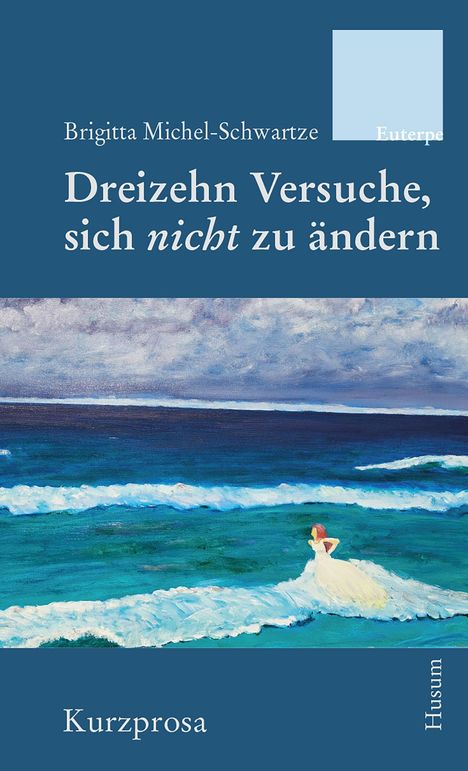 Titel: "Dreizehn Versuche, sich nicht zu ändern". Illustration: Eine Frau im weißen Kleid am Meer.