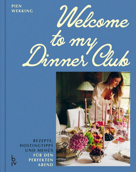 „Welcome to my Dinner Club“, „Rezepte, Hostingtipps und Menüs für den perfekten Abend“. Frau dekoriert Esstisch.
