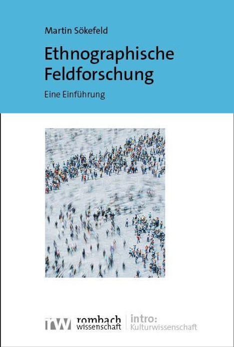 „Martin Sökefeld, Ethnographische Feldforschung, Eine Einführung“, unteres Drittel zeigt ein Bild einer Menschenmenge von oben.