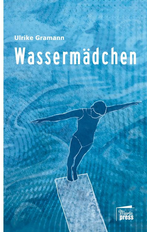 Text: "Ulrike Gramann, Wassermädchen". Illustration: Figur auf Sprungbrett über blauem Hintergrund. Logo: "Marta Press".