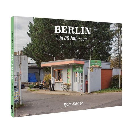 "BERLIN in 80 Imbissen" und "Björn Kuhligk". Eine Imbissbude mit dem Namen "Paradies Grill", umgeben von Bäumen.
