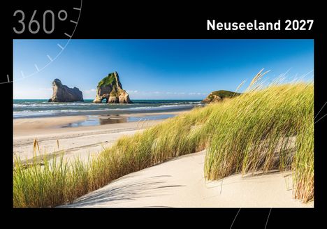 Texts: "360°", "Neuseeland 2027". Sanddünen und grasbewachsener Strand mit felsigen Inseln im blauen Meer.