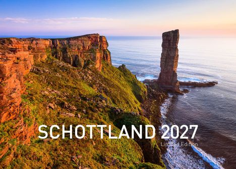 Text: "SCHOTTLAND 2027, Limited Edition." Steilklippen und Meer bei Sonnenuntergang.