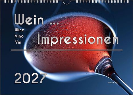Wein Impressionen 2027. Worte: Wine, Vino, Vin. Ein Glas mit rotem Wein, stilvoll dargestellt.