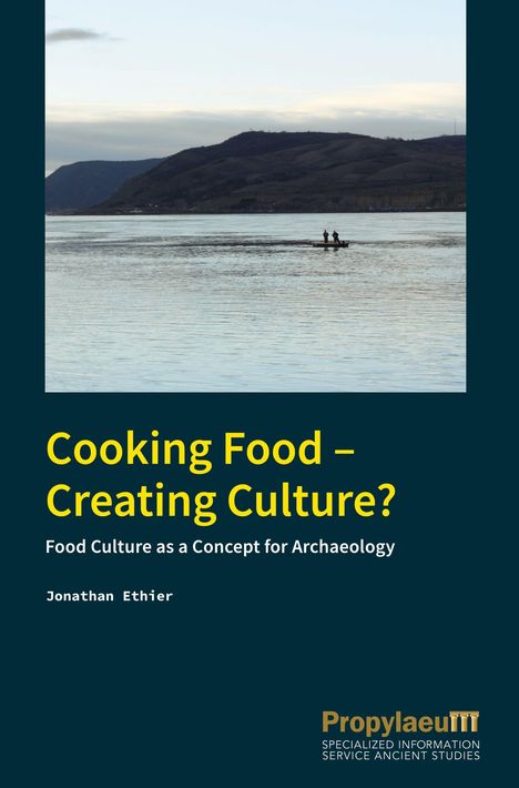 „Cooking Food – Creating Culture?“ Text über Landschaft mit Wasser, Bergen und Boot mit zwei Personen. Unten ein Logo.
