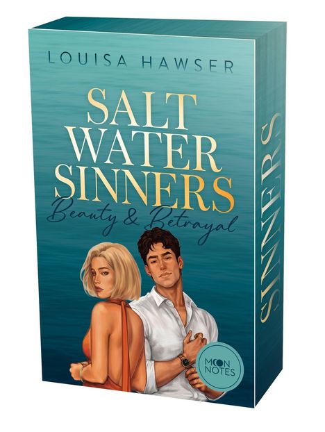 Auf einem türkisfarbenen Hintergrund steht: "Louisa Hawser", "Salt Water Sinners", "Beauty & Betrayal". Zwei Personen sind abgebildet.