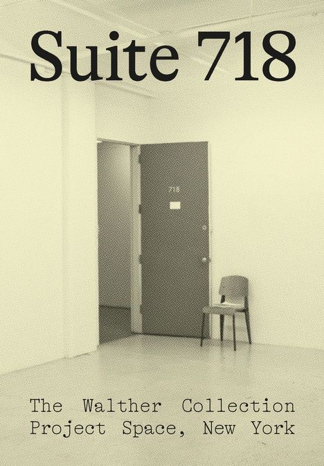 Suite 718, Buch