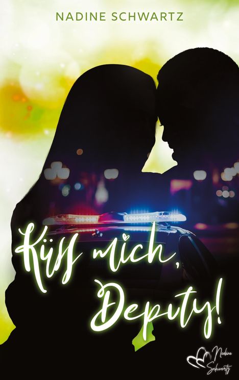Text: "Nadine Schwartz. Küss mich, Deputy!" Zwei Personen in Silhouette, nahe beieinander, mit Polizeiauto im Hintergrund.