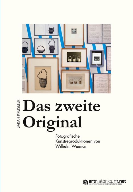 „Das zweite Original: Fotografische Kunstreproduktionen von Wilhelm Weimar“ steht links neben gerahmten Werken.