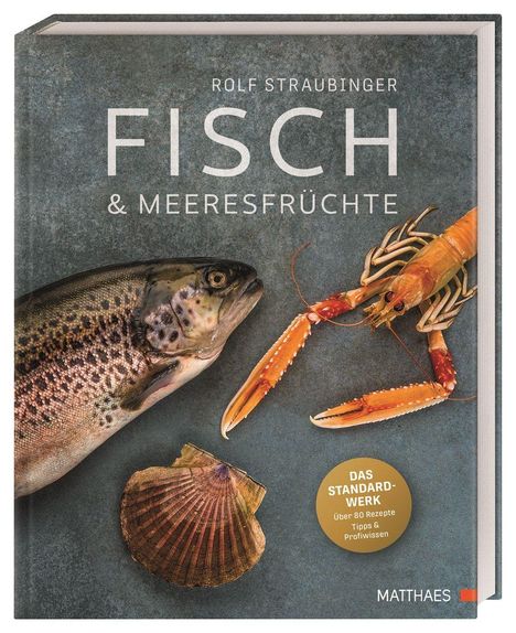 Text: "Rolf Straubinger, Fisch & Meeresfrüchte, Das Standardwerk, Über 80 Rezepte, Tipps & Profiwissen, Matthaes."  
Ein Fisch, eine Garnele und eine Muschel.
