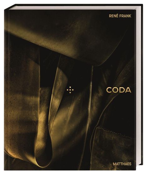 Text: "RENÉ FRANK", "CODA", "MATTHAES". Dunkles, abstraktes Kunstwerk aus fließenden, gelb-braunen Formen.