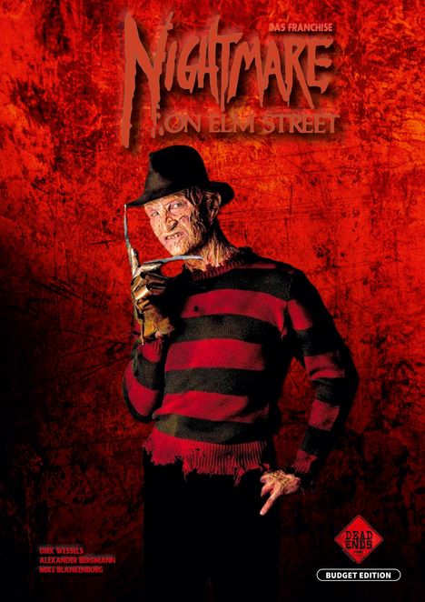 „NIGHTMARE ON ELM STREET“, Mann mit verbranntem Gesicht in rot-schwarz gestreiftem Pullover, Hut, Klingenhandschuh.