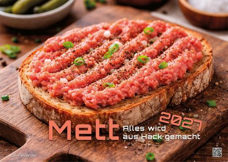 "Mett 2021 Alles wird aus Hack gemacht." Eine Scheibe Brot mit Mett und Frühlingszwiebeln garniert.