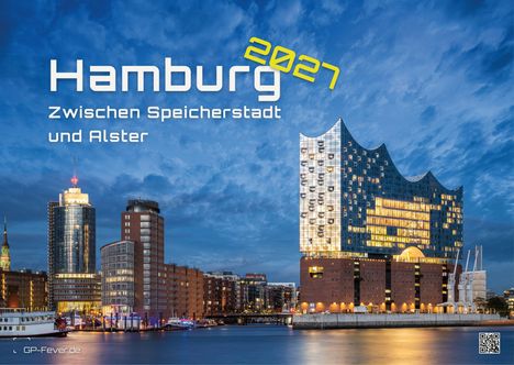 "Hamburg 2027, Zwischen Speicherstadt und Alster". Skyline bei Dämmerung mit Elbphilharmonie und beleuchteten Gebäuden.