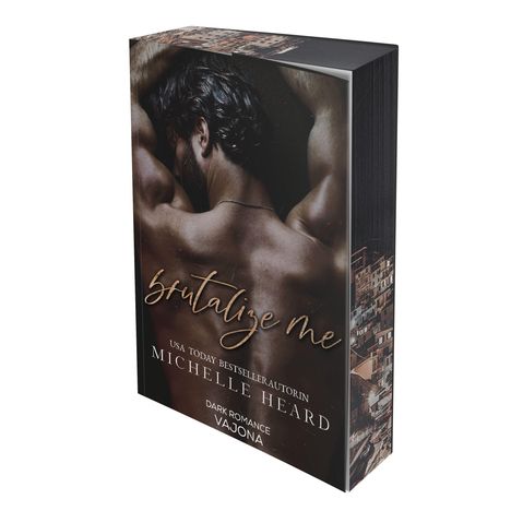 „Brutalize me“, Michelle Heard, USA Today Bestsellerautorin, Dark Romance, VAJONA. Oberkörper eines Mannes von hinten.