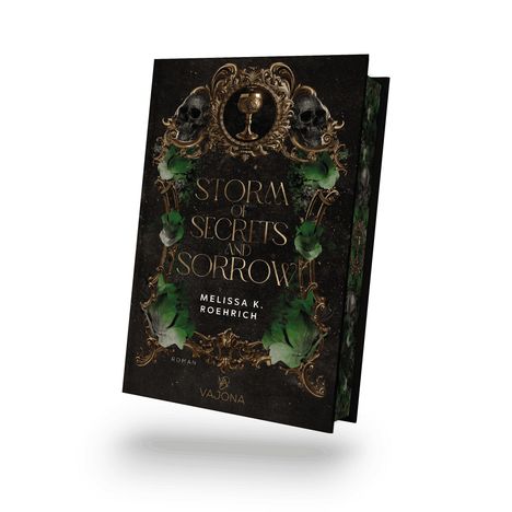 Titel: "Storm of Secrets and Sorrow". Autor: Melissa K. Roehrich. Dunkles Buchcover mit goldenen Details, Totenköpfen und Grünzeug.
