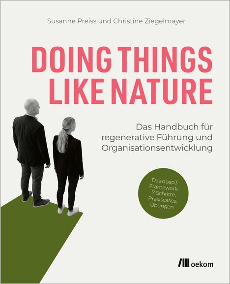 Text: "Doing Things Like Nature", "Das Handbuch für regenerative Führung und Organisationsentwicklung". Zwei Personen von hinten.