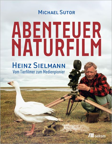 "Michael Sutor. ABENTEUER NATURFILM. Heinz Sielmann: Vom Tierfilmer zum Medienpionier." Ein Mann filmt eine Gans.