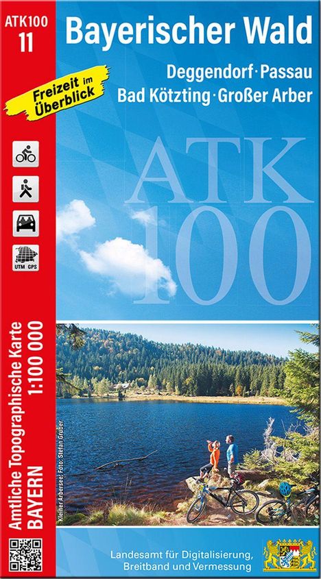 "ATK100 11", "Bayerischer Wald", "Deggendorf·Passau·Bad Kötzting·Großer Arber". Waldsee mit Menschen und Fahrrädern.