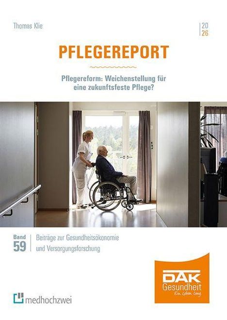 Text: Pflegebericht über Reformen. Pflegekraft schiebt eine Person im Rollstuhl auf einen sonnigen Balkon.
