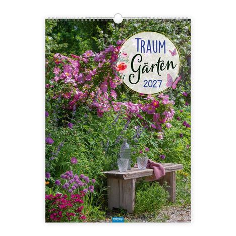 "Traum Gärten 2027" steht auf einer Gartenillustration mit üppigen rosa Blüten, einer Bank und Gläsern.