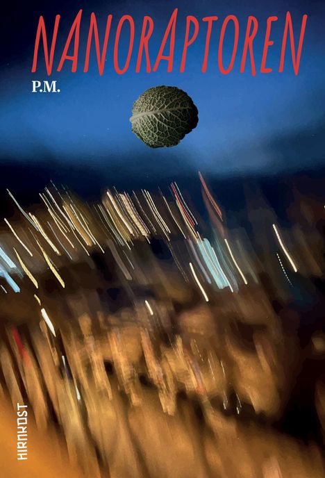 Text: "NANORAPTOREN", "P.M.", "HIRNKOST". 
Ein unscharfer, dunkler Hintergrund mit Lichtern und einem schwebenden grünen Objekt.