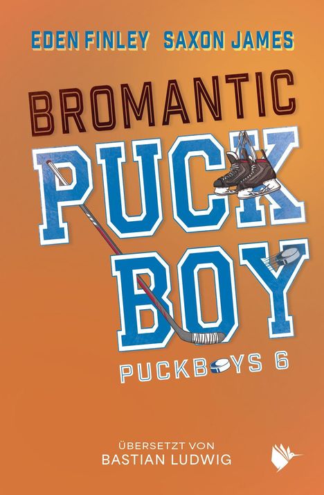 Text: „Eden Finley“, „Saxon James“, „Bromantic Puck Boy“, „Puckboys 6“, „Übersetzt von Bastian Ludwig“. Hintergrund: Orange.