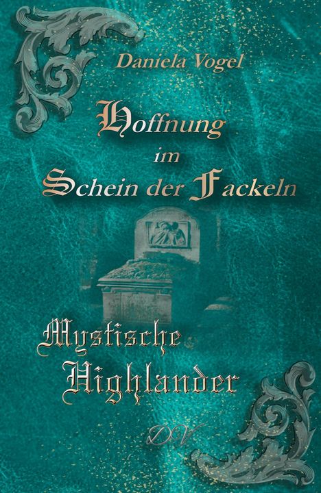 Text: "Daniela Vogel, Hoffnung im Schein der Fackeln, Mystische Highlander." Verzierungen auf grünem Hintergrund.