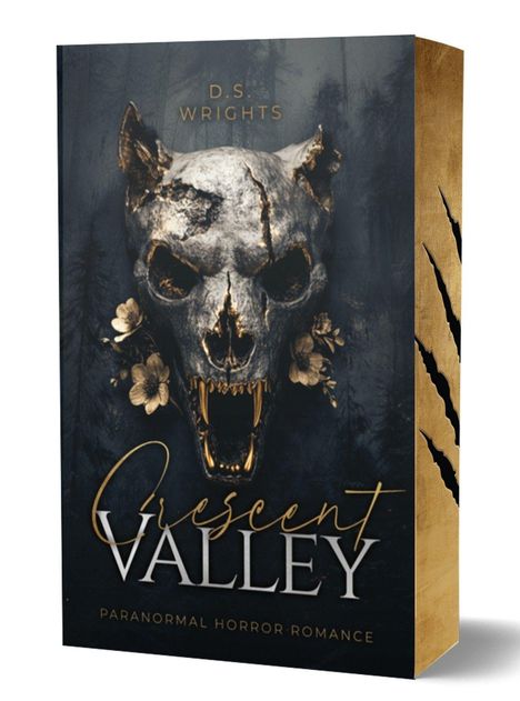 „D.S. Wrights, Crescent Valley, Paranormal Horror Romance.“ Ein verwitterter Tierschädel mit Blumen und Kratzspuren.