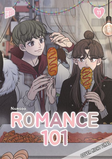 "ROMANCE 101", Manhwa-Cult-Logo, Ausgabe 11. Zwei Personen halten würstchenartige Snacks, umgeben von Lichtern.